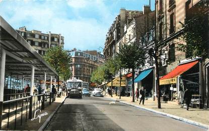 CPSM FRANCE 92 "Issy les Moulineaux, rue de la république" BUS