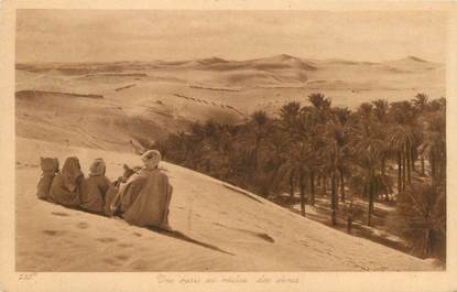 CPA SCENES ET TYPES / LEHNERT & LANDROCK / TRES BON ETAT "Une oasis au milieu des dunes, N° 233"