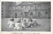 76 Seine Maritime CPA FRANCE 76 "Etretat, les orphelins de la guerre, sur la place de la mairie" ENFANT