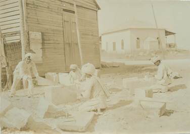 PHOTOGRAPHIE ORIGINALE / MADAGASCAR "Majunga, Tailleurs de pierres"