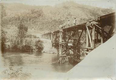 PHOTOGRAPHIE ORIGINALE / MADAGASCAR "Pont en bois d'Ampasimbe"