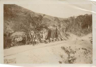 PHOTOGRAPHIE ORIGINALE / MADAGASCAR "Voitures à mulets"