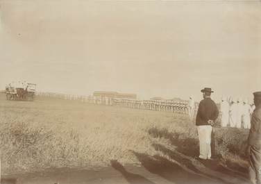 PHOTOGRAPHIE ORIGINALE / MADAGASCAR "Arrivée du Gal sur le terrain de la Réserve"