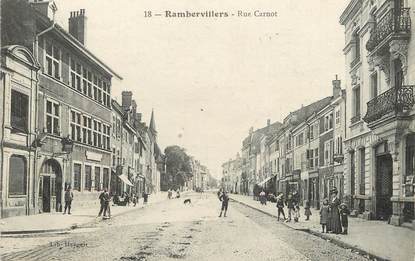 / CPA FRANCE 88 "Rambervilliers, rue Carnot"