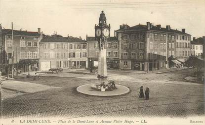 CPA FRANCE 69 "Tassin la Demi Lune, Place de la Demi Lune et avenue Victor Hugo"