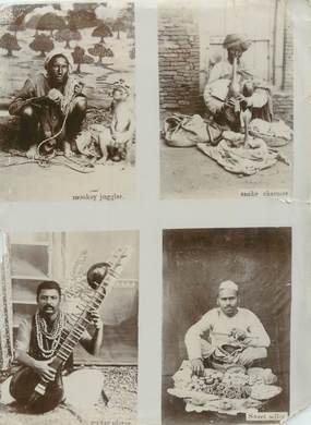 CPA / CARTE PHOTO INDE "Dresseur de singe, charmeur de serpent, joueur de guitare et vendeur de patisseries"