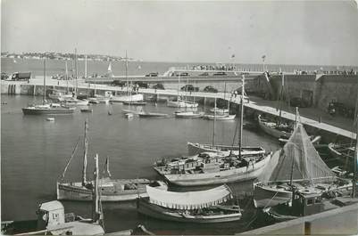 CPA / CARTE PHOTO FRANCE 17 "Royan"