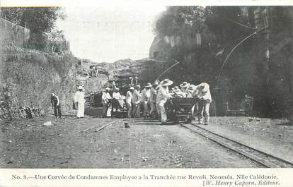 CPA NOUVELLE CALEDONIE "Corvée de Condamnés sur la Tranchée rue Revoli" / BAGNE