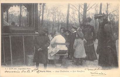 CPA FRANCE PARIS / PARIS VECU "Les Gaufres aux Tuileries"