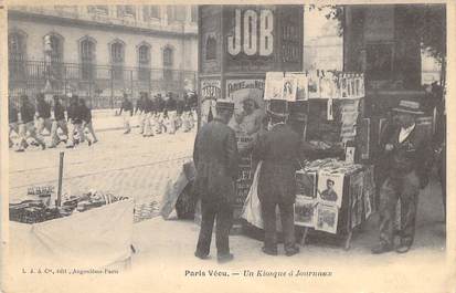 CPA FRANCE PARIS / PARIS VECU "Kiosque à Journaux"