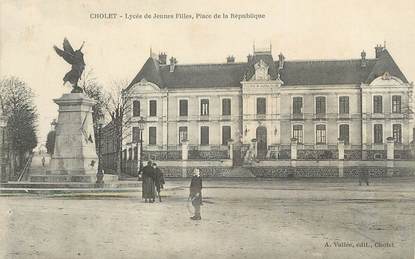 / CPA FRANCE 49 "Cholet, lycée de jeunes filles, place de la république"