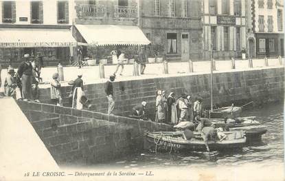 / CPA FRANCE 44 "Le Croisic, débarquement de la sardine"