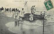 33 Gironde / CPA FRANCE 33 "Soulac sur Mer, les forts en sable"