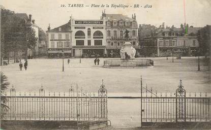 / CPA FRANCE 65 "Tarbes, place de la république "