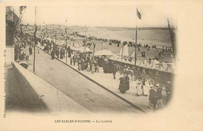 / CPA FRANCE 85 "Les Sables d'Olonne, Le remblai"