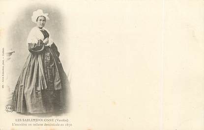 / CPA FRANCE 85 "Les Sables d'Olonne, l'ouvrière en toilette dominicale en 1870" / FOLKLORE