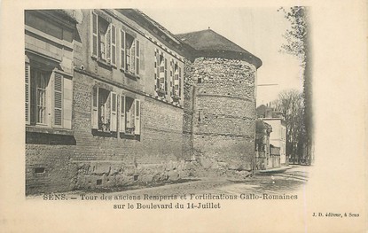 / CPA FRANCE 89 "Sens, tour des anciens remparts et fortification gallo romaines sur le bld du 14 juillet"