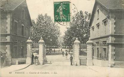 / CPA FRANCE 38 "Vienne, caserne de cavalerie"