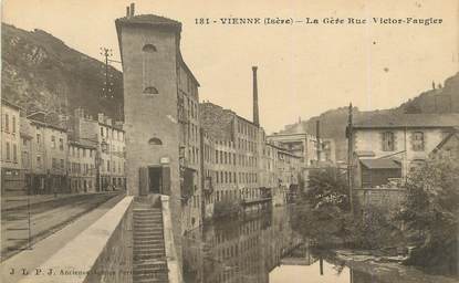 / CPA FRANCE 38 "Vienne, rue Victor Faugier"