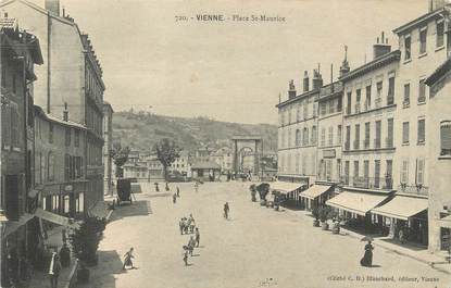 / CPA FRANCE 38 " Vienne, place Saint Maurice"