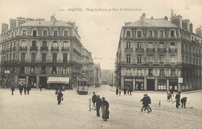 / CPA FRANCE 44 "Nantes, place Saint Pierre et rue de Châteaudun" / TRAMWAY