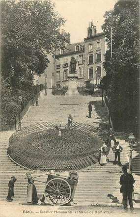 / CPA FRANCE 41 "Blois, escalier Monumental et statue de denis Papin"
