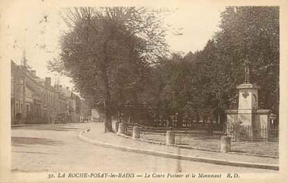 CPA FRANCE 86 "La Roche Posay les Bains, le cours Pasteur et le monument aux morts"