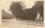 86 Vienne CPA FRANCE 86 "La Roche Posay les Bains, le cours Pasteur et le monument aux morts"