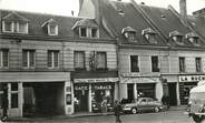 27 Eure / CPSM FRANCE 27 "Beaumont le Roger, rue Saint Nicolas"