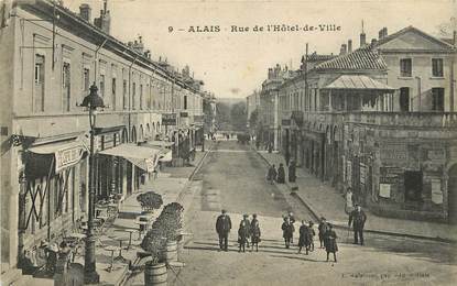 CPA FRANCE 30 "Alais / Alès, rue de l'Hôtel de ville"