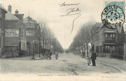 / CPA FRANCE 27 "Les Andelys, avenue de la République"