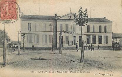 CPA FRANCE 83 "La Londe les Maures, Place de la Mairie"