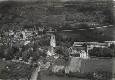 / CPSM FRANCE 27 "Bec Hellouin, vue aérienne sur l'abbaye"