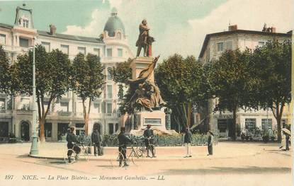 / CPA FRANCE 06 "Nice, la place Béatrix, monument Gambetta"