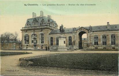 / CPA FRANCE 60 "Chantilly, les grandes écuries, statue du duc d'Aumale"