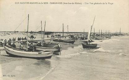 CPA FRANCE 13 "Saintes Maries de la Mer, Camargue, une vue générale de la plage"