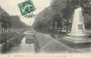80 Somme / CPA FRANCE 80 "Abbeville, vue sur le canal et le monument" / PENICHE