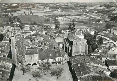 / CPSM FRANCE 82 "Castelsagrat, place de la mairie et l'église"