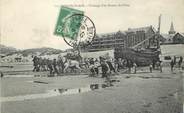 62 Pa De Calai / CPA FRANCE 62 "Berck plage, trainage d'un bateau de Pêche"