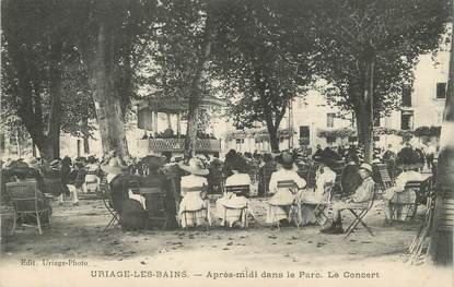 / CPA FRANCE 38 "Uriage Les Bains, après midi dans parc"