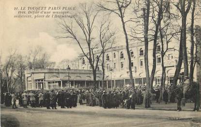 / CPA FRANCE 62 "Le Touquet Paris Plage, place de l'hermitage, défilé d'une musique militaire"