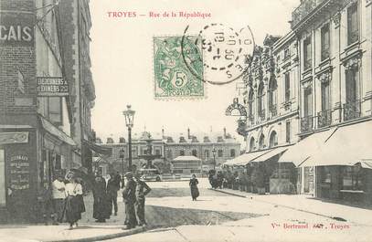 / CPA FRANCE 10 "Troyes, rue de la république"