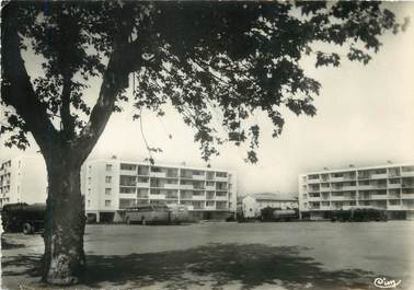 / CPSM FRANCE 30 "Bagnols Marcoule, la cité de Bourg Neuf"