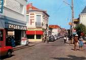 33 Gironde / CPSM FRANCE 33 "Soulac sur Mer, rue de la plage"