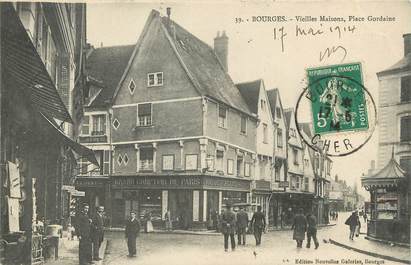 / CPA FRANCE 18 "Bourges, vieilles maisons, Place Gordaine"