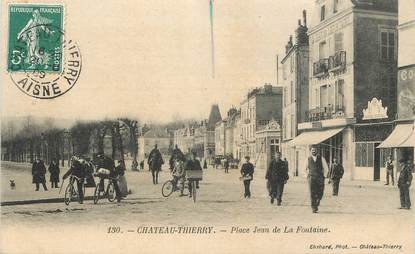 / CPA FRANCE 02 "Château Thierry, place Jean de La Fontaine"