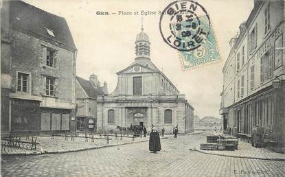 / CPA FRANCE 45 "Gien, place et église Saint Louis"