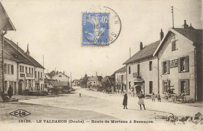 / CPA FRANCE 25 "Le Valdahon, route de Morteau à Besançon"