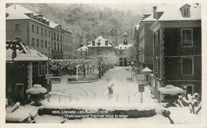 / CPSM FRANCE 38 "Uriage les Bains, l'établissement Thermal sous la neige"