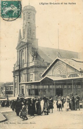 / CPA FRANCE 29 "L'église Saint Louis et les halles"